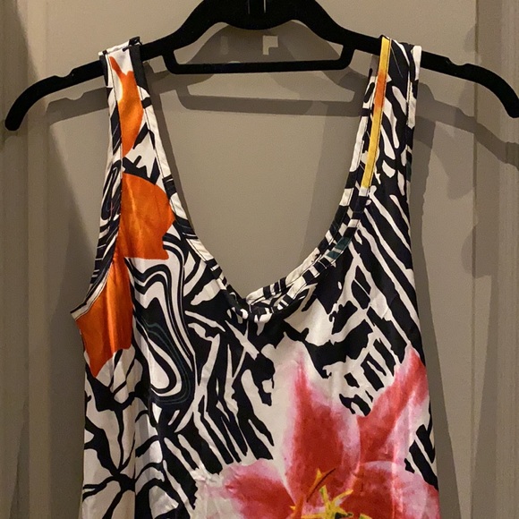 Silk and Floral Top - Picture 2 of 4